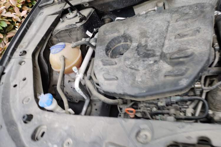 Used JETOUR X70S 2023 1.5T DCT Glory Edition 7-Seater Engine Bay Right