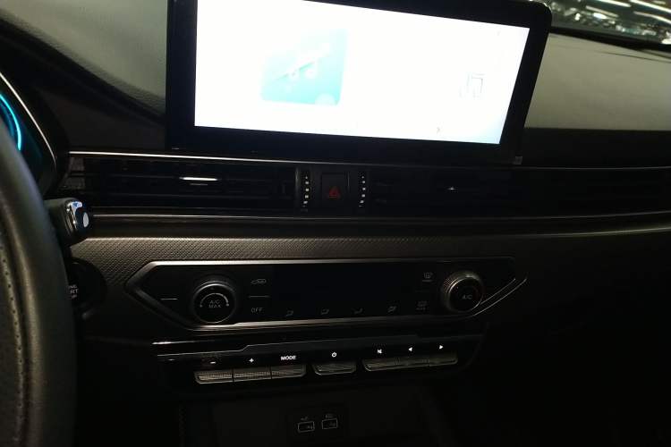 Used JETOUR X70S 2023 1.5T DCT Glory Edition 7-Seater Audio And AC Panel
