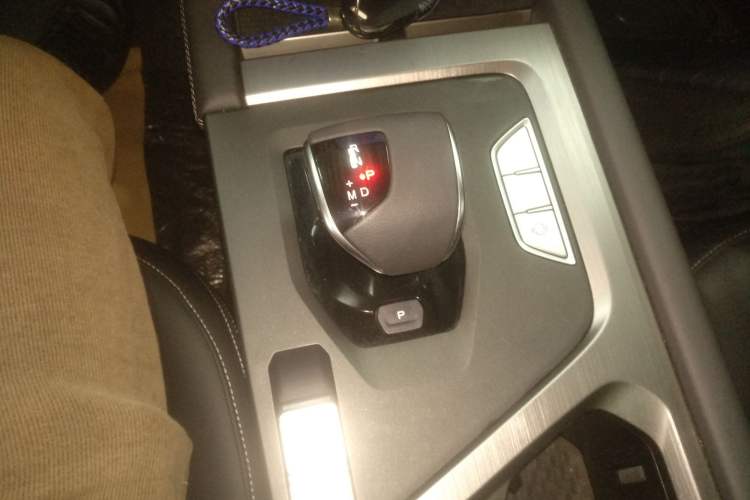 Used JETOUR X70S 2023 1.5T DCT Glory Edition 7-Seater Gear Lever