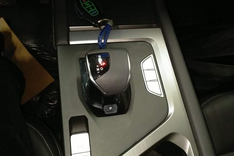 Used JETOUR X70S 2023 1.5T DCT Glory Edition 7-Seater Gear Lever