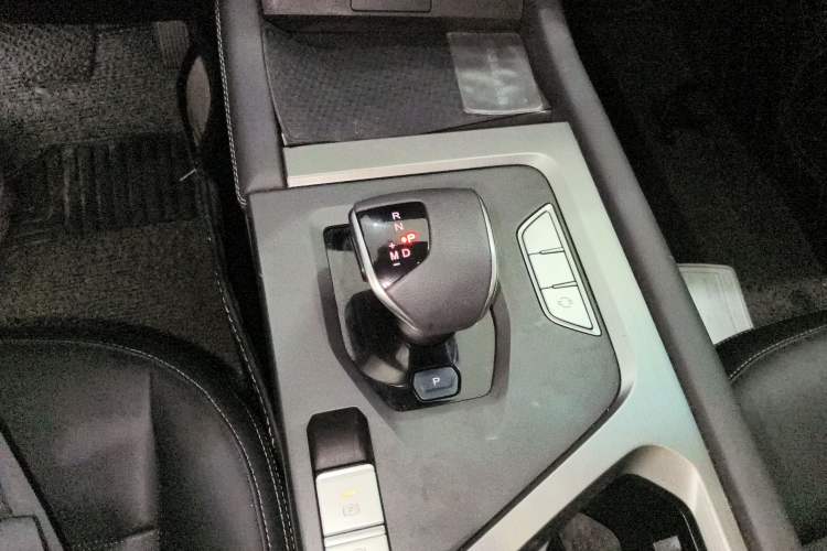 Used JETOUR X70S 2023 1.5T DCT Glory Edition 7-Seater Gear Lever