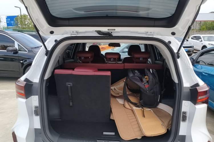 Used JETOUR X70S 2023 1.5T DCT Glory Edition 7-Seater Trunk