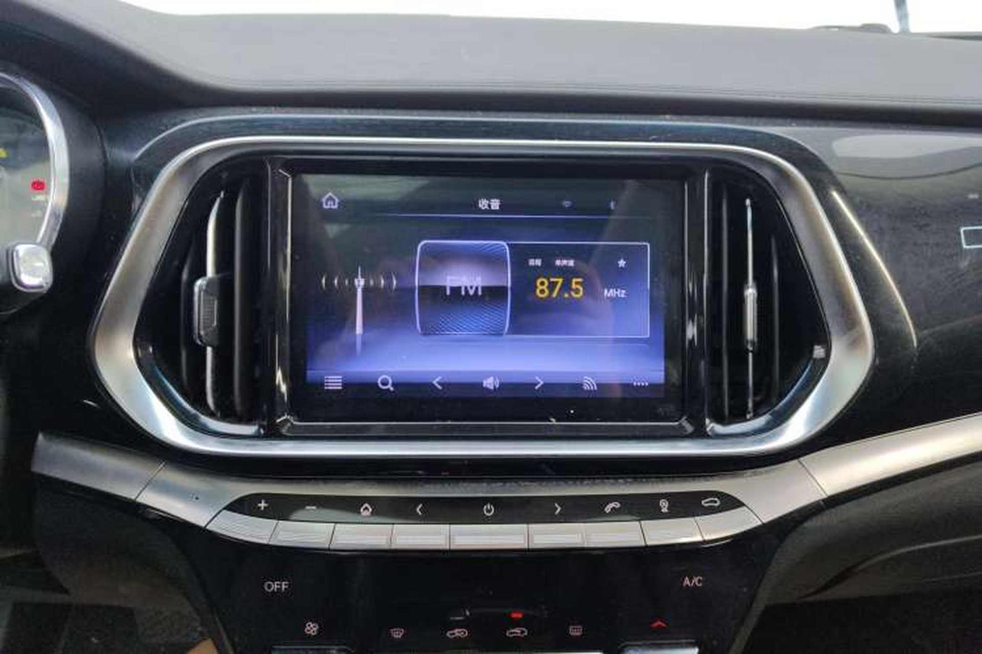 Used JETOUR X90 2019 1.6T DCT Luxury Travel Edition 6 Seats China VI Standard Audio And AC Panel