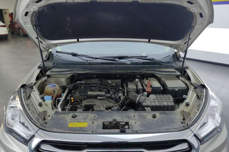Used JETOUR X90 2019 1.6T DCT Luxury Travel Edition 6 Seats China VI Standard Engine Bay