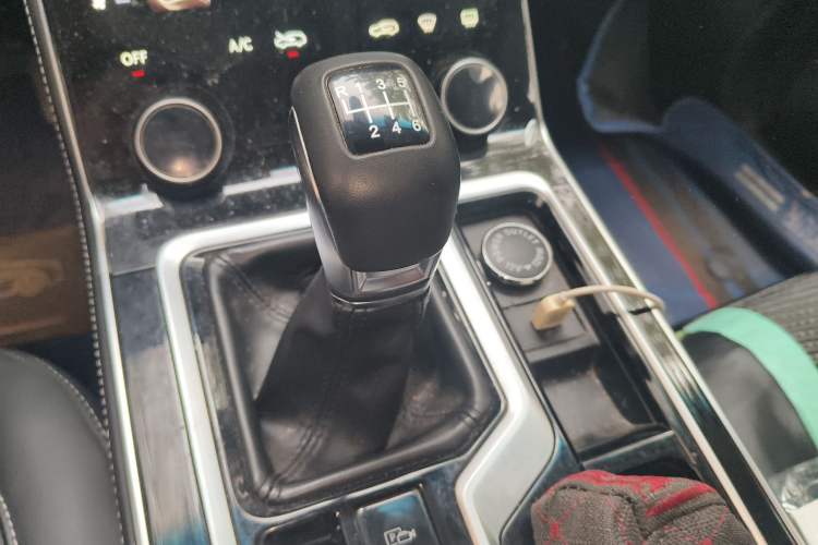 Used JETOUR X90 2020 1.5T Manual Shadow Fun Edition 7-Seater Gear Lever