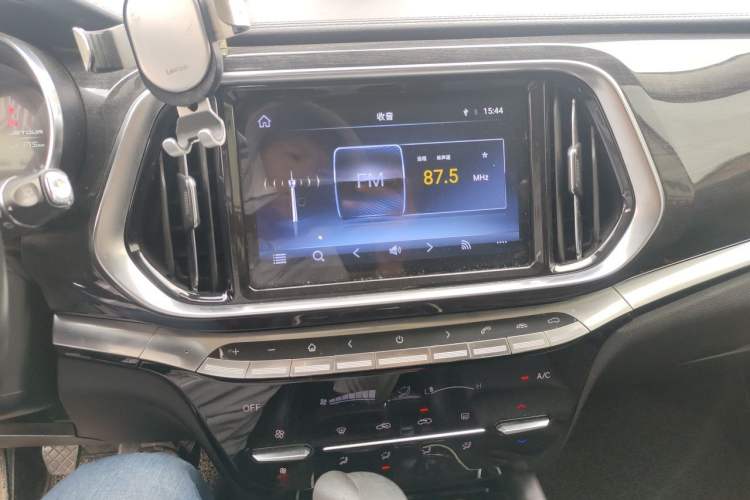 Used JETOUR X90 2019 1.5T Manual Enjoyment Model 6 Seats China VI Standard Audio And AC Panel