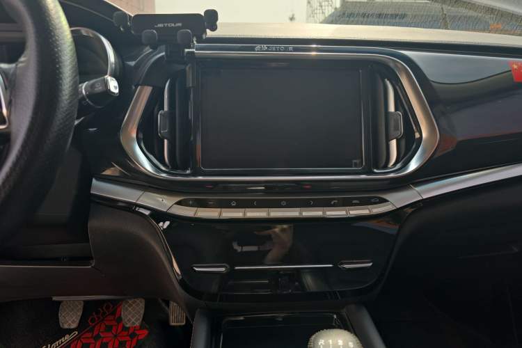 Used JETOUR X90 2019 1.5T Manual Enjoyment Model 5 Seats China VI Standard Audio And AC Panel