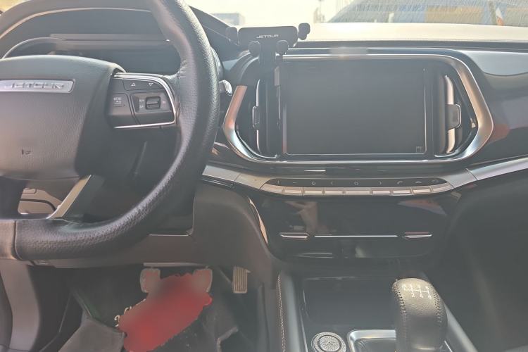 Used JETOUR X90 2019 1.5T Manual Enjoyment Model 5 Seats China VI Standard Center Console