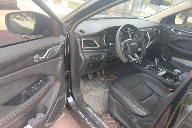 Used JETOUR X90 2019 1.5T Manual Enjoyment Model 6 Seats China V Emission Standard Driver Seat