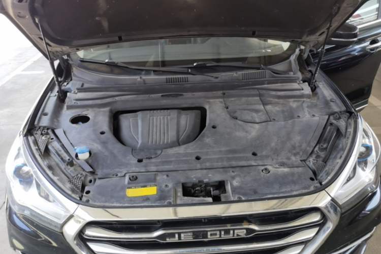 Used JETOUR X90 2019 1.6T DCT Smart Travel Edition 6 Seats China VI Standard Engine Bay