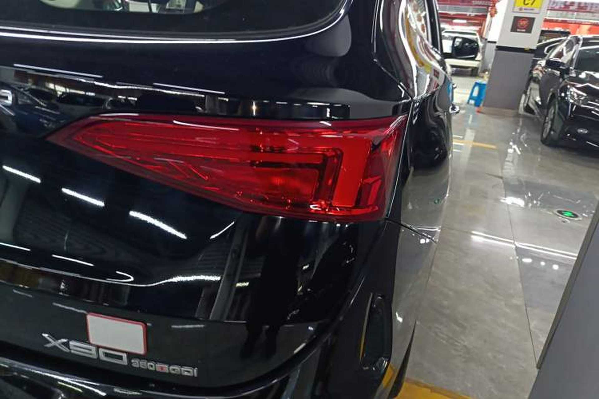Used JETOUR X90 2019 1.6T DCT Luxury Touring Edition 5 Seats China VI Standard Right Rear Taillight
