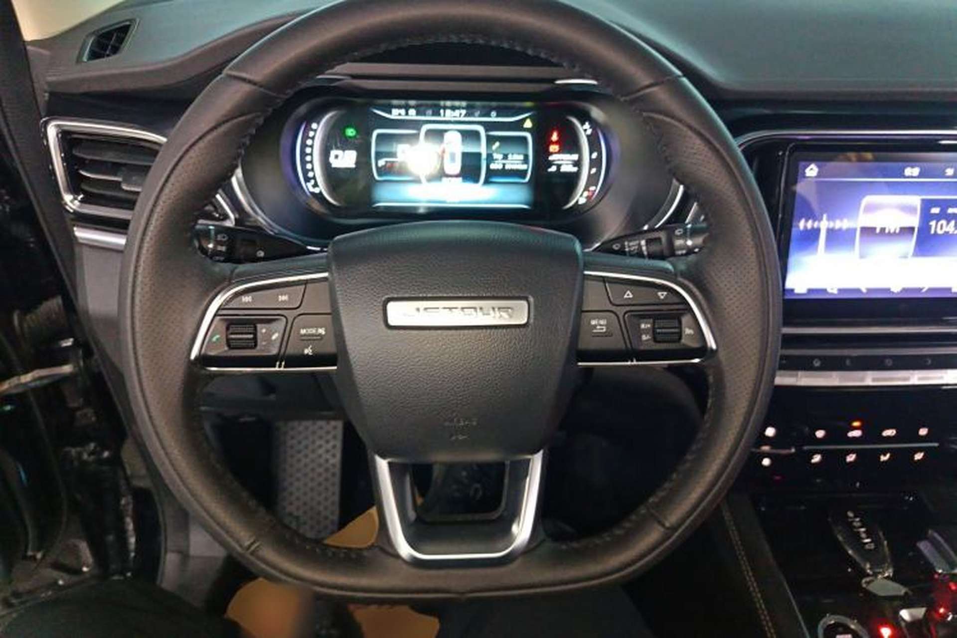 Used JETOUR X90 2019 1.6T DCT Luxury Touring Edition 5 Seats China VI Standard Steering Wheel