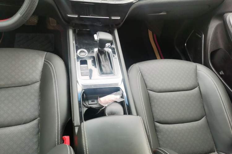 Used JETOUR X90 2019 1.5T Automatic Enjoyment Model 5 Seats China V Emission Standard Gear Lever