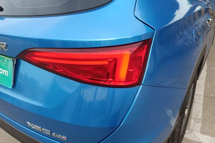 Used JETOUR X90 2019 1.5T Automatic Enjoyment Model 7 Seats China V Standard Right Rear Taillight