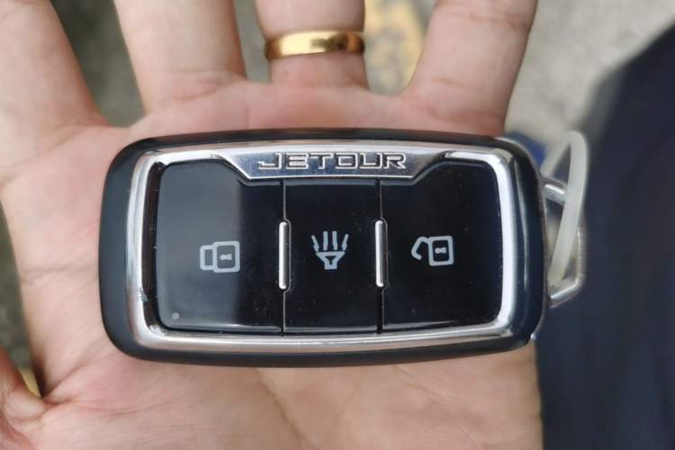 Used JETOUR X90 2019 1.5T Automatic Enjoyment Model 5 Seats China V Emission Standard Vehicle Key