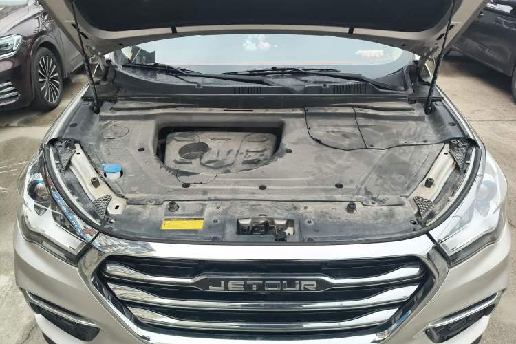 Used JETOUR X90 2019 1.5T Manual Smart Enjoyment Model 6 Seats China V Emission Standard Engine Bay