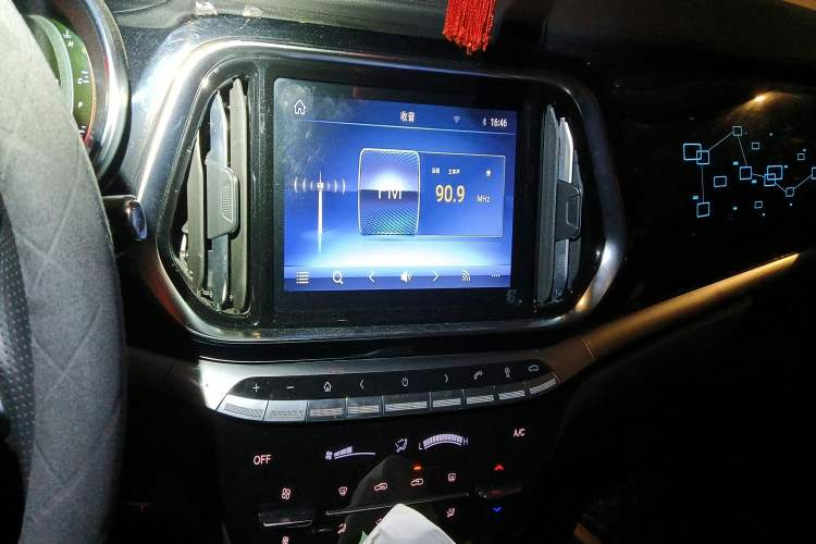 Used JETOUR X90 2019 1.5T Manual Smart Enjoyment Model 6 Seats China V Emission Standard Audio And AC Panel