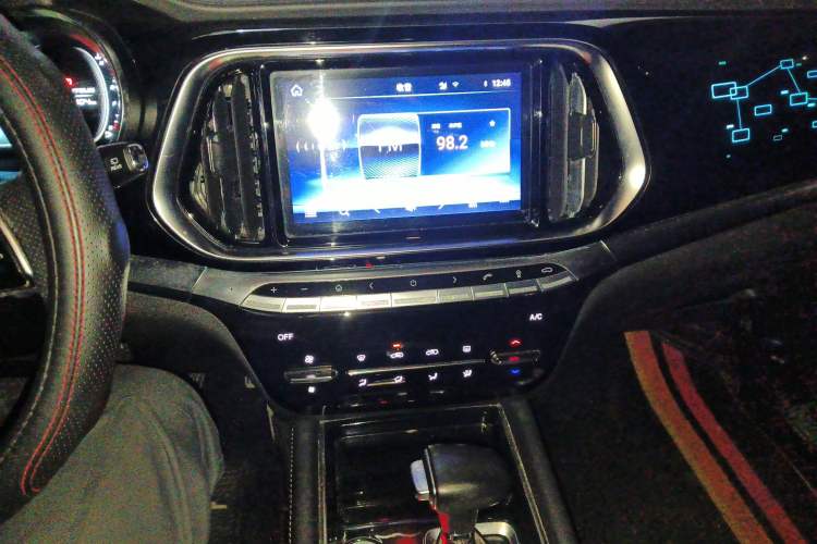 Used JETOUR X90 2019 1.6T DCT Luxury Touring Edition 5 Seats China VI Standard Audio And AC Panel