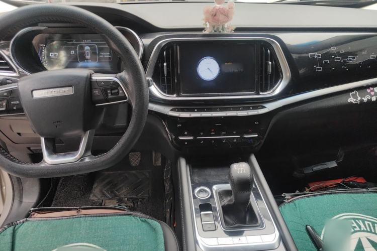 Used JETOUR X90 2019 1.5T Manual Smart Enjoyment 7-Seater China VI Standard Center Console