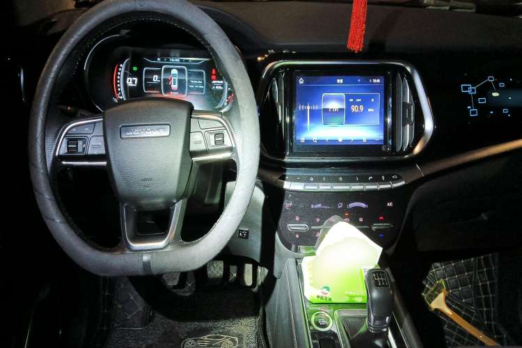 Used JETOUR X90 2019 1.5T Manual Smart Enjoyment Model 6 Seats China V Emission Standard Center Console
