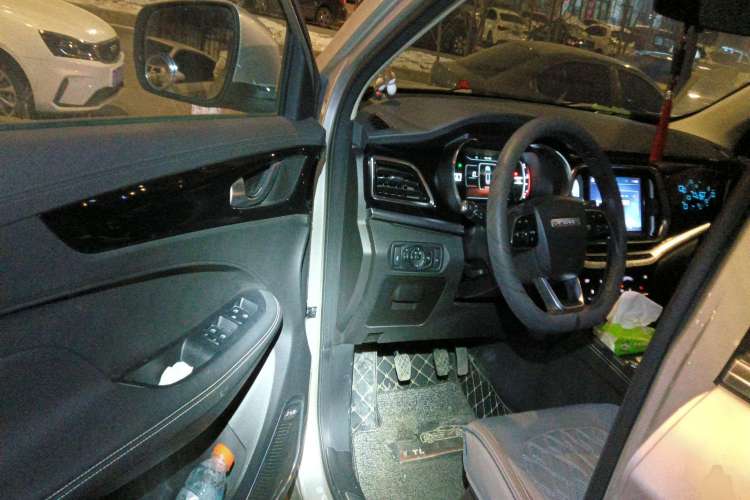 Used JETOUR X90 2019 1.5T Manual Smart Enjoyment Model 6 Seats China V Emission Standard Driver Seat