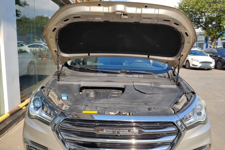 Used JETOUR X90 2019 1.5T Manual Enjoyment Model 6 Seats China V Emission Standard Engine Bay