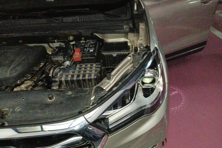 Used JETOUR X90 2019 1.6T DCT Luxury Touring Edition 5 Seats China VI Standard Engine Bay Left