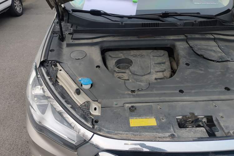 Used JETOUR X90 2019 1.5T DCT Smart Enjoyment Model 6 Seats China VI Standard Engine Bay Right