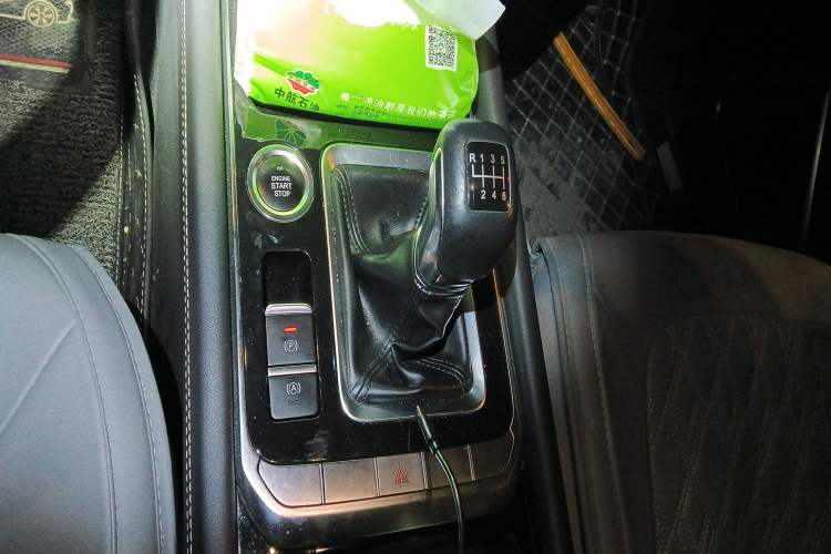 Used JETOUR X90 2019 1.5T Manual Smart Enjoyment Model 6 Seats China V Emission Standard Gear Lever