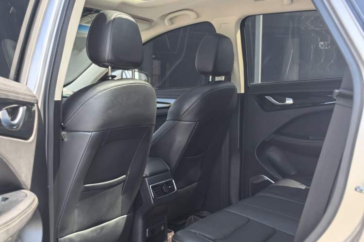 Used JETOUR X90 2019 1.6T DCT Smart Travel Version 7 Seats China VI Standard Interior 7