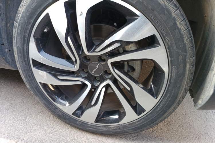 Used JETOUR X90 2019 1.5T Manual Smart Enjoyment Model 6 Seats China V Emission Standard Right Front Wheel Hub