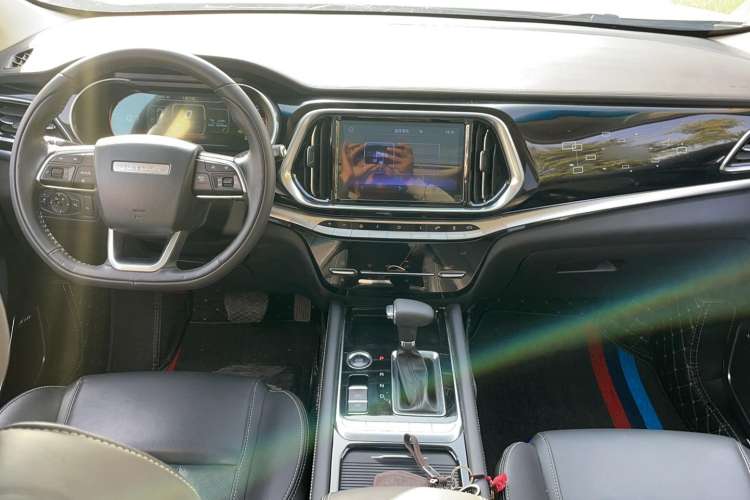 Used JETOUR X90 2019 1.6T DCT Luxury Touring Edition 5 Seats China VI Standard Center Console