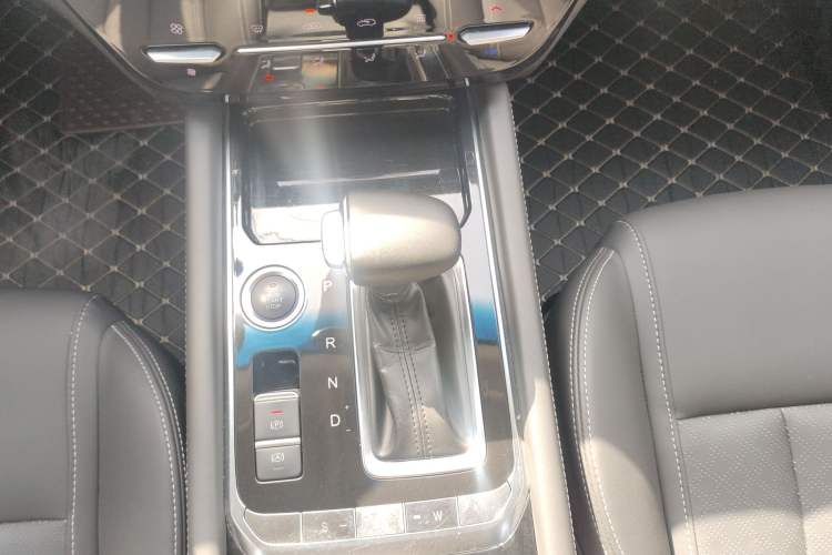 Used JETOUR X90 2019 1.5T Automatic Smart Enjoyment 6-Seater Emission Standard China V Gear Lever