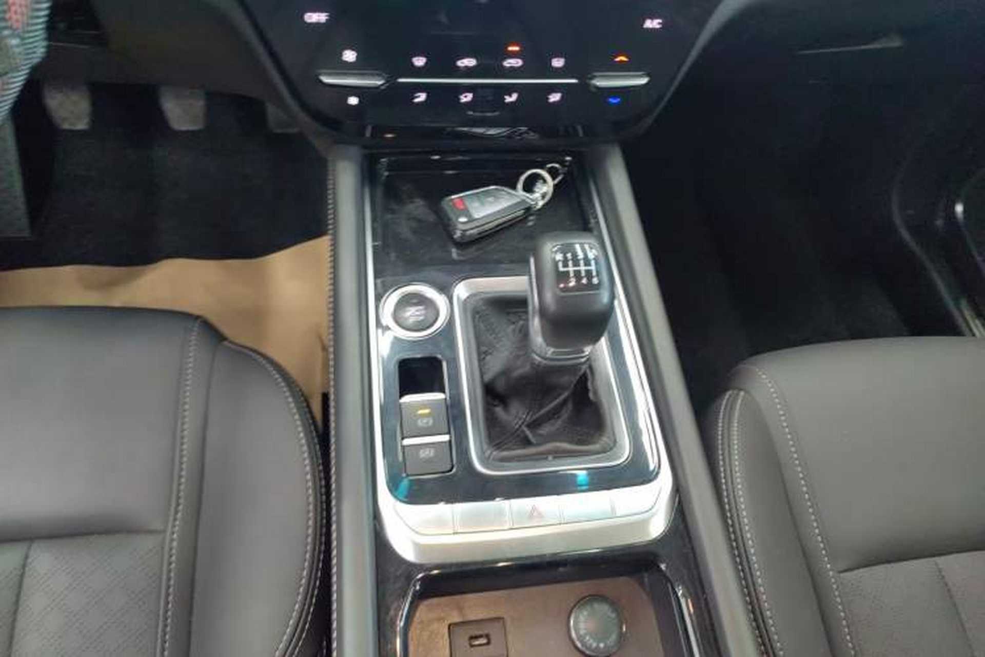 Used JETOUR X90 2019 1.5T Manual Smart Enjoyment Version 5 Seats China V Standard Gear Lever