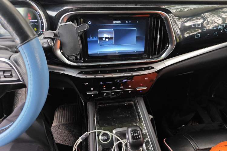 Used JETOUR X90 2019 1.5T Manual Smart Enjoyment Version 6 Seats China VI Standard Audio And AC Panel