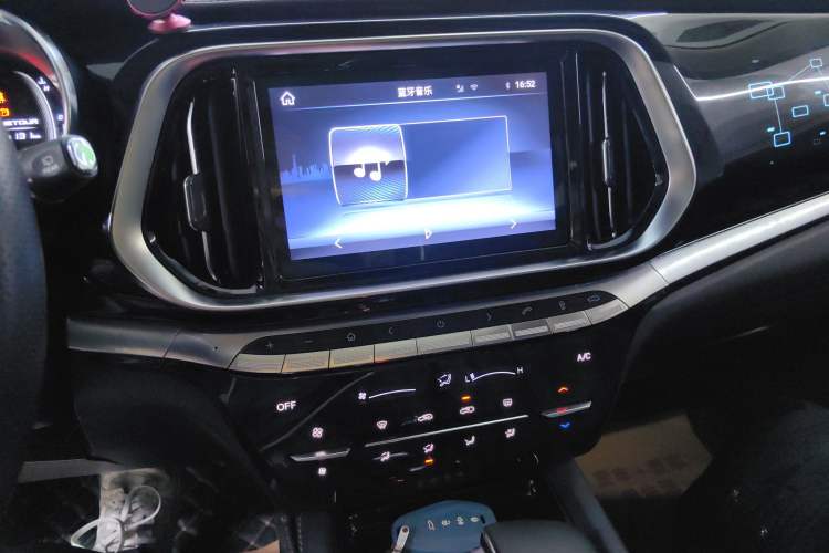 Used JETOUR X90 2019 1.6T DCT Luxury Touring Edition 5 Seats China VI Standard Audio And AC Panel