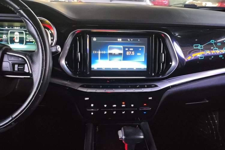 Used JETOUR X90 2019 1.5T Automatic Smart Enjoyment 7-Seater China V Emission Standard Audio And AC Panel