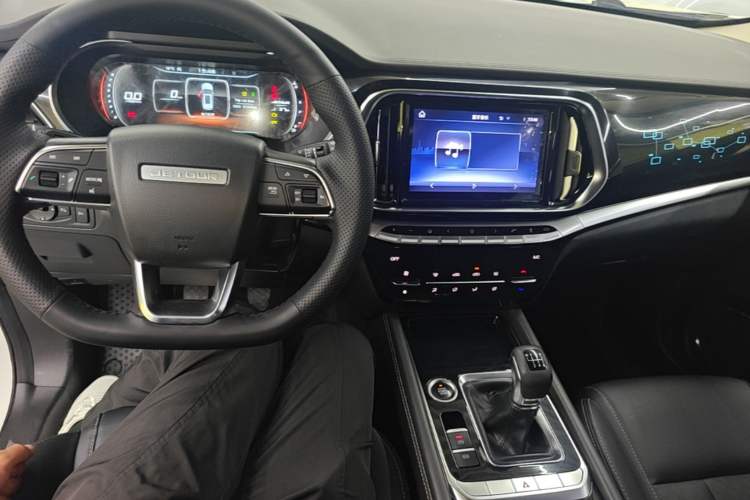 Used JETOUR X90 2019 1.5T Manual Smart Enjoyment Version 5 Seats China VI Standard Center Console
