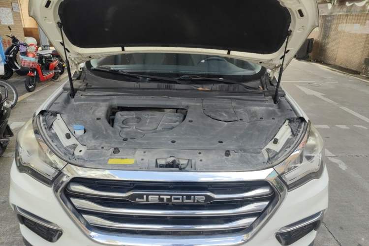 Used JETOUR X90 2019 1.5T Automatic Smart Enjoyment Model 5 Seats China V Emission Standard Engine Bay