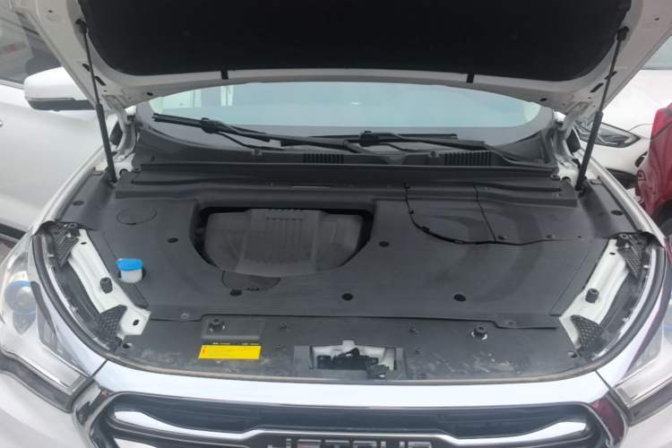 Used JETOUR X90 2019 1.6T DCT Smart Travel Version 7 Seats China VI Standard Engine Bay
