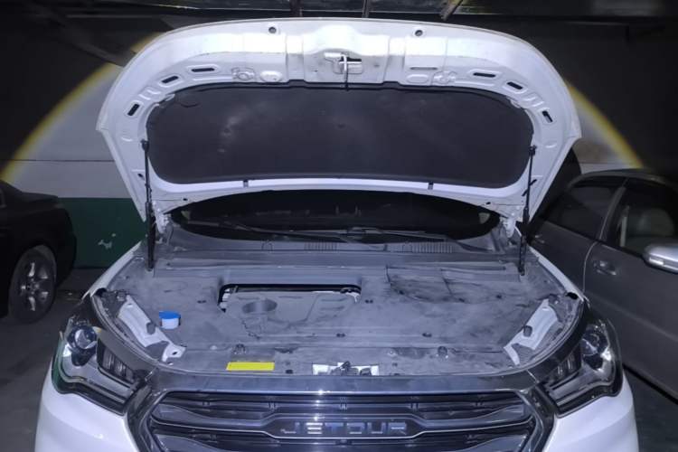 Used JETOUR X90 2019 1.5T Manual Smart Enjoyment Version 6 Seats China VI Standard Engine Bay