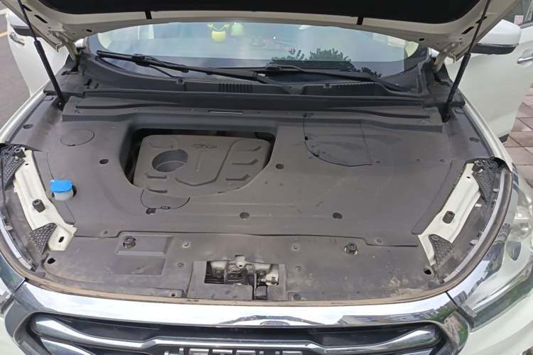 Used JETOUR X90 2019 1.5T Automatic Smart Enjoyment Model 5 Seats China V Emission Standard Engine Bay