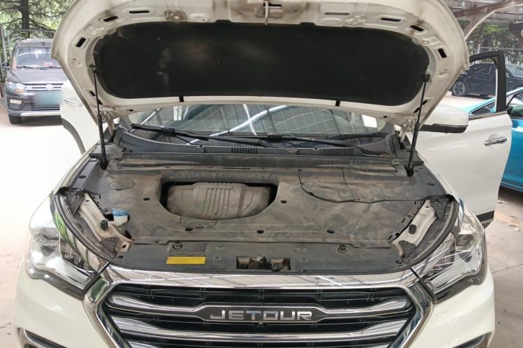 Used JETOUR X90 2019 1.6T DCT Luxury Touring Edition 5 Seats China VI Standard Engine Bay