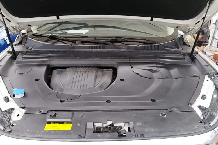 Used JETOUR X90 2019 1.6T DCT Luxury Travel Edition 6 Seats China VI Standard Engine Bay