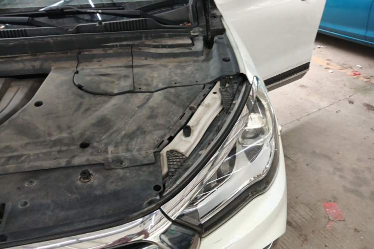 Used JETOUR X90 2019 1.6T DCT Luxury Touring Edition 5 Seats China VI Standard Engine Bay Left