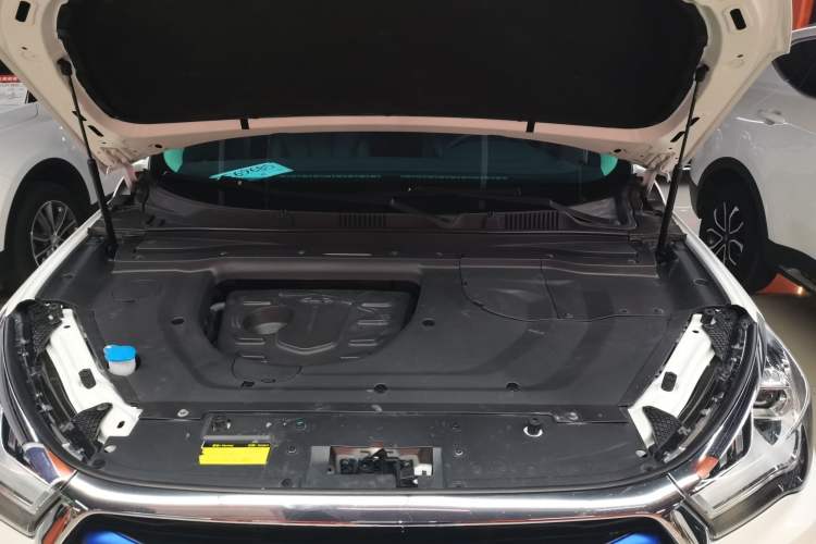 Used JETOUR X90 2019 1.5T DCT Smart Enjoyment Model 6 Seats China VI Standard Engine Bay