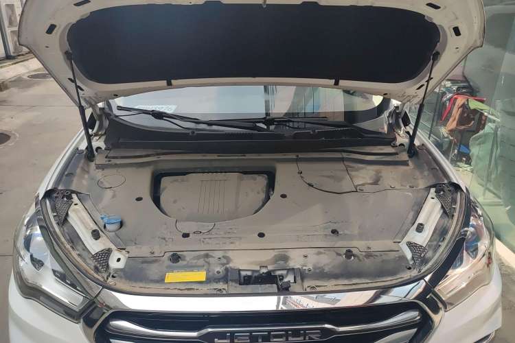 Used JETOUR X90 2019 1.6T DCT Smart Travel Edition 6 Seats China VI Standard Engine Bay