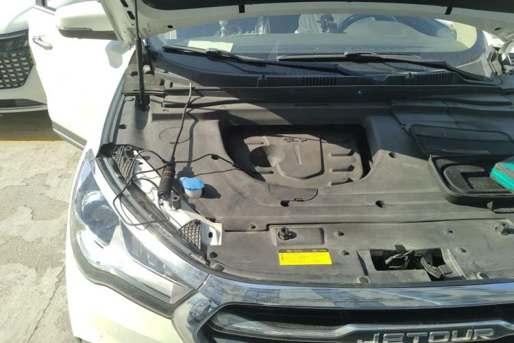 Used JETOUR X90 2019 1.5T Manual Enjoyment Model 6 Seats China V Emission Standard Engine Bay Right
