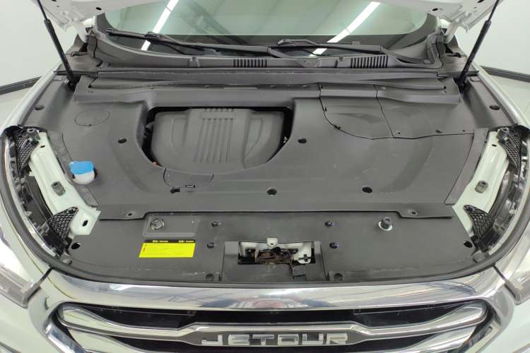 Used JETOUR X90 2019 1.6T DCT Zhaolü Edition 7 Seats China VI Standard Engine Bay