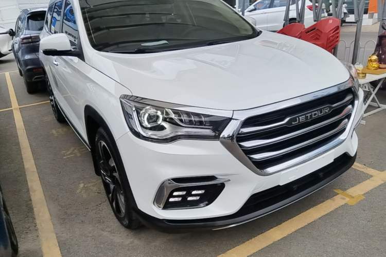 Used JETOUR X90 2019 1.6T DCT Luxury Travel Edition 6 Seats China VI Standard Front Right 45 Deg